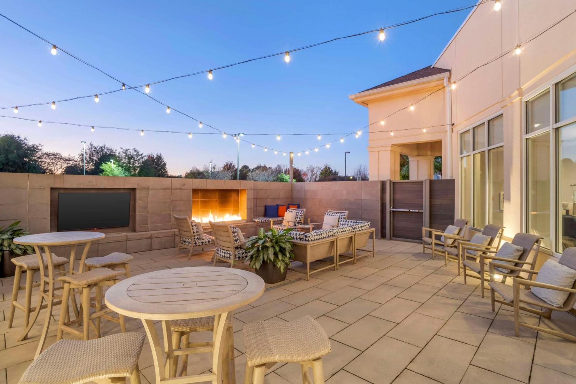 Hilton Garden Inn Charlotte/Конкорд Екстер'єр фото