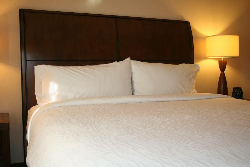 Hilton Garden Inn Charlotte/Конкорд Екстер'єр фото